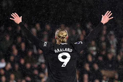 تخطى شيرر.. هالاند أسرع لاعب يسجل 100 هدفاً في الدوري الإنجليزي